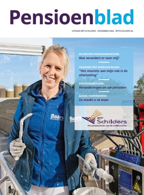 Cover van het Pensioenblad van november. Op de voorkant staat Marloes Baars, een blonde vrouw met een brede lach. Ze draagt een blauwe trui met de naam van haar bedrijf Baars schilderwerken erop. In haar hand houdt ze een kast en een pot met verf.